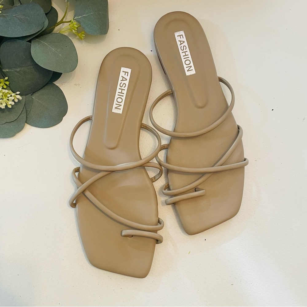 Toe Loop Square Toe Sandals - Picture 2 of 7
